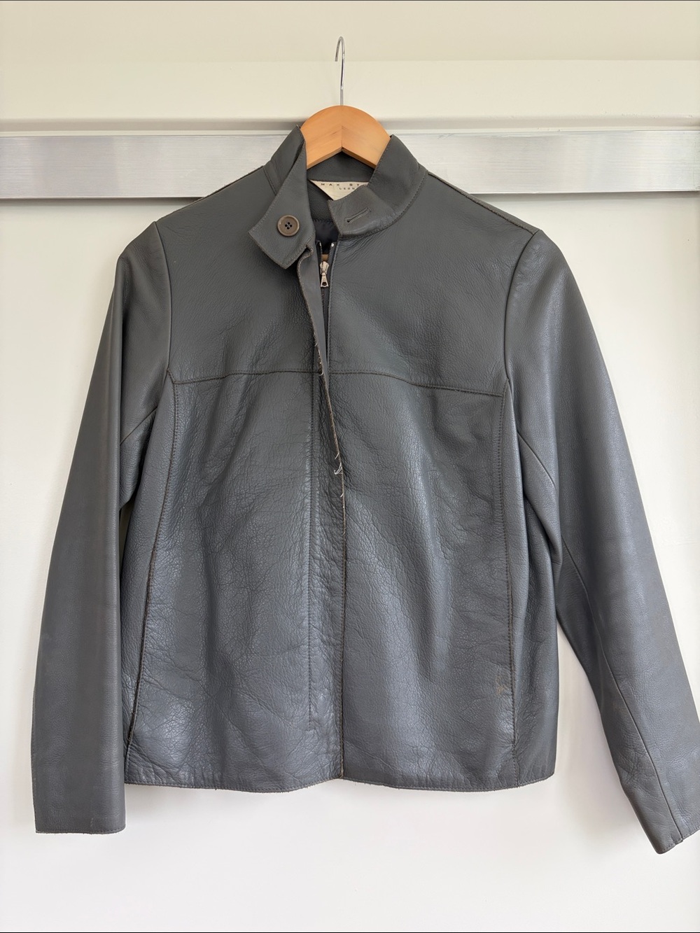Vintage Max Studio Gray Leather Jacket - Classic Zip Front